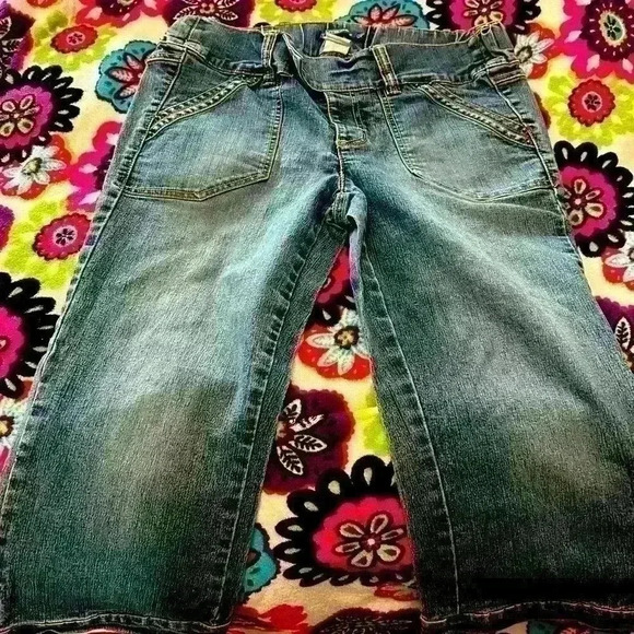 Thyme Maternity capris - Picture 2 of 4